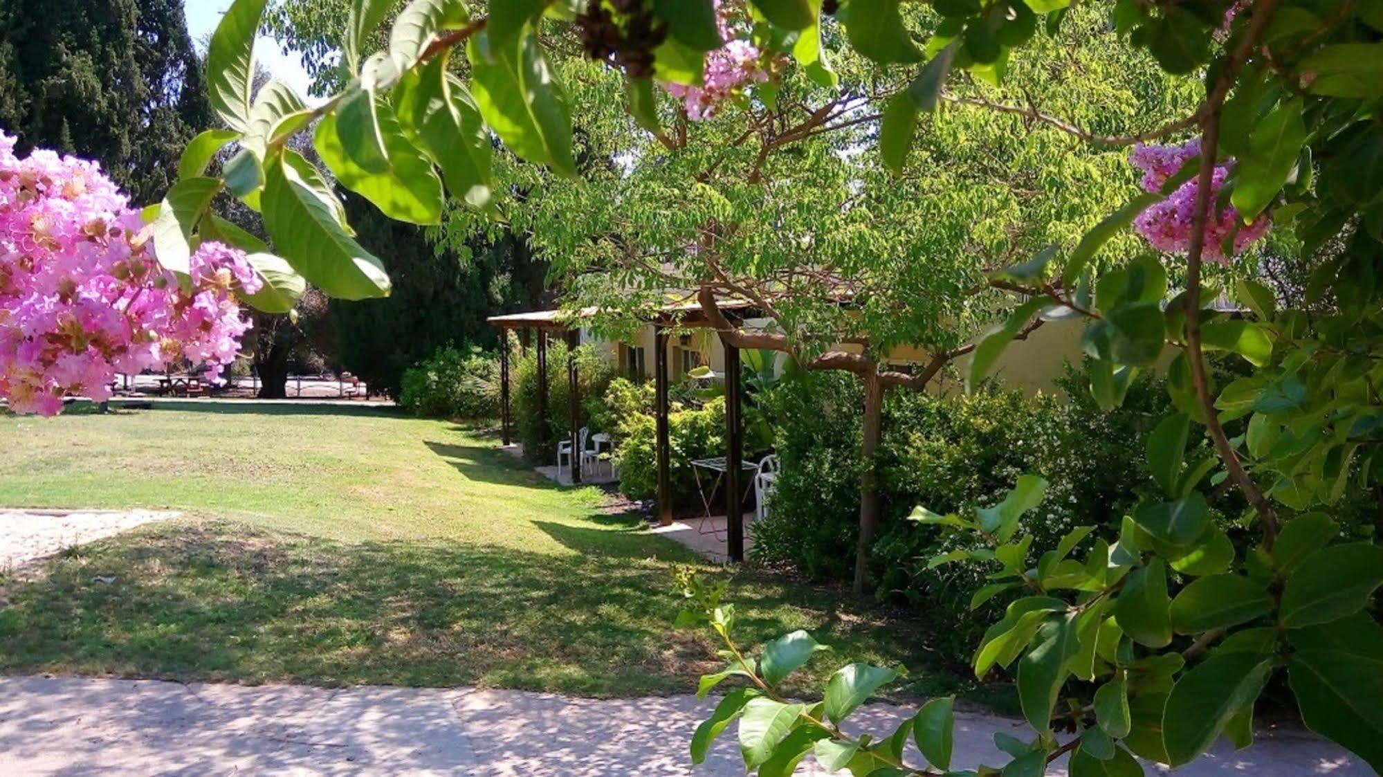 Kibbutz Tiratzvi - Country Lodging Tirat Zevi Ngoại thất bức ảnh